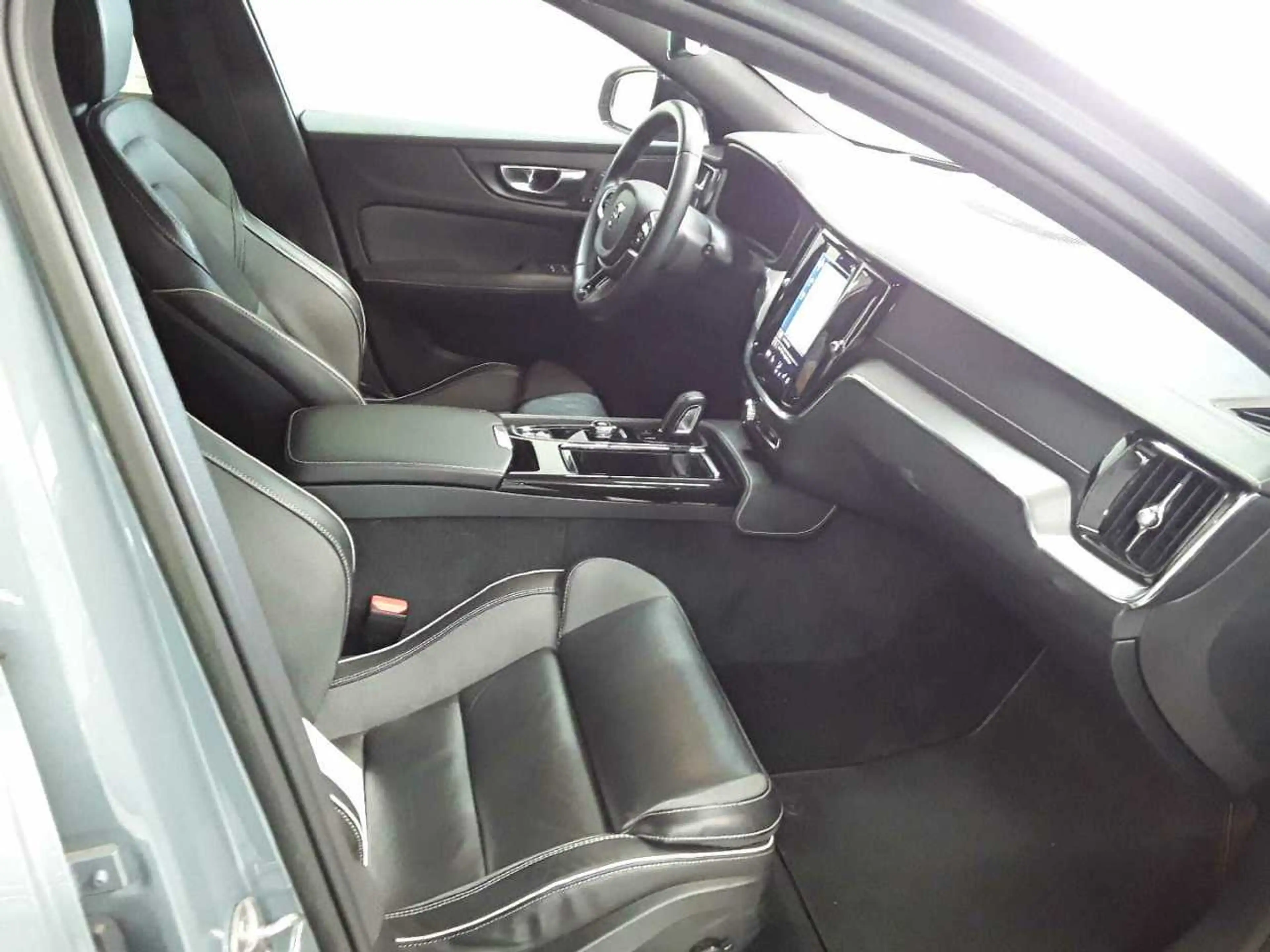 Volvo V60 V60 T6 AWD Recharge RDesign PANO AHK — photo 8