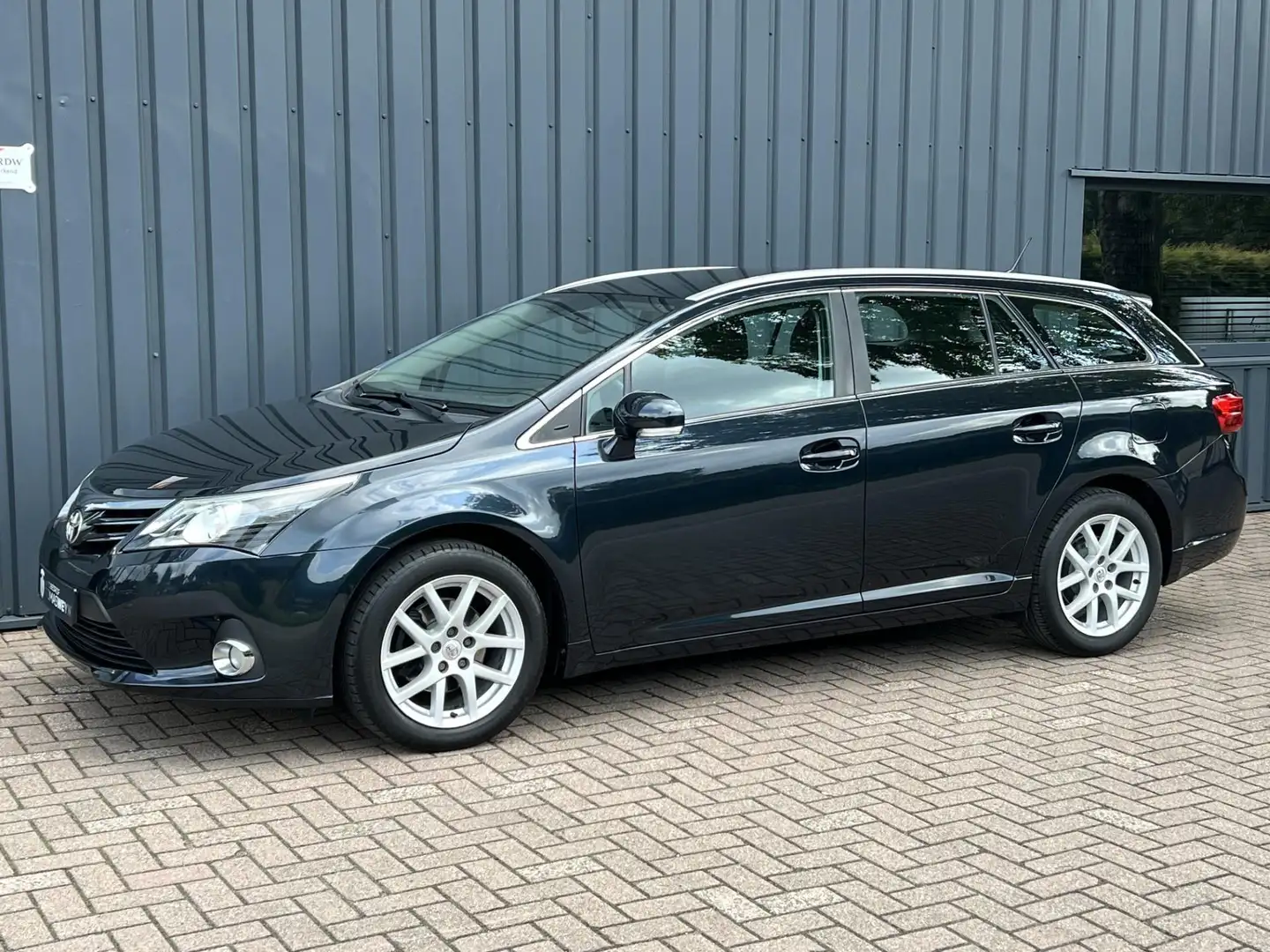Toyota Avensis Wagon 1.8 VVTi Dynamic YOUNGTIMER/1E EIGENAAR!/ - 1