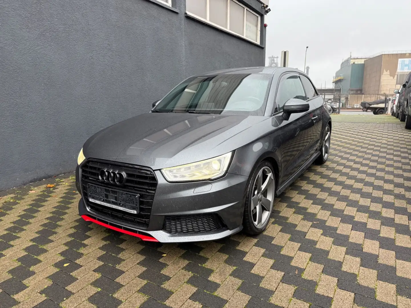 Audi A1 sport Leder Xenon Sline Navi Grau - 1