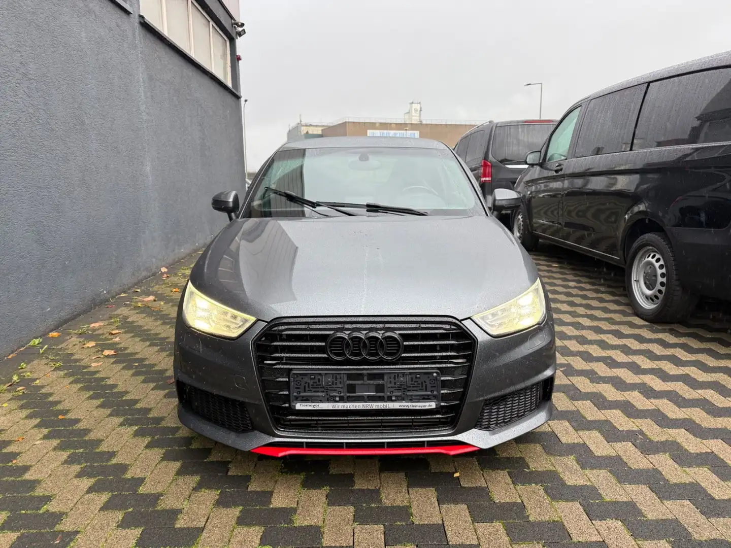 Audi A1 sport Leder Xenon Sline Navi Grau - 2