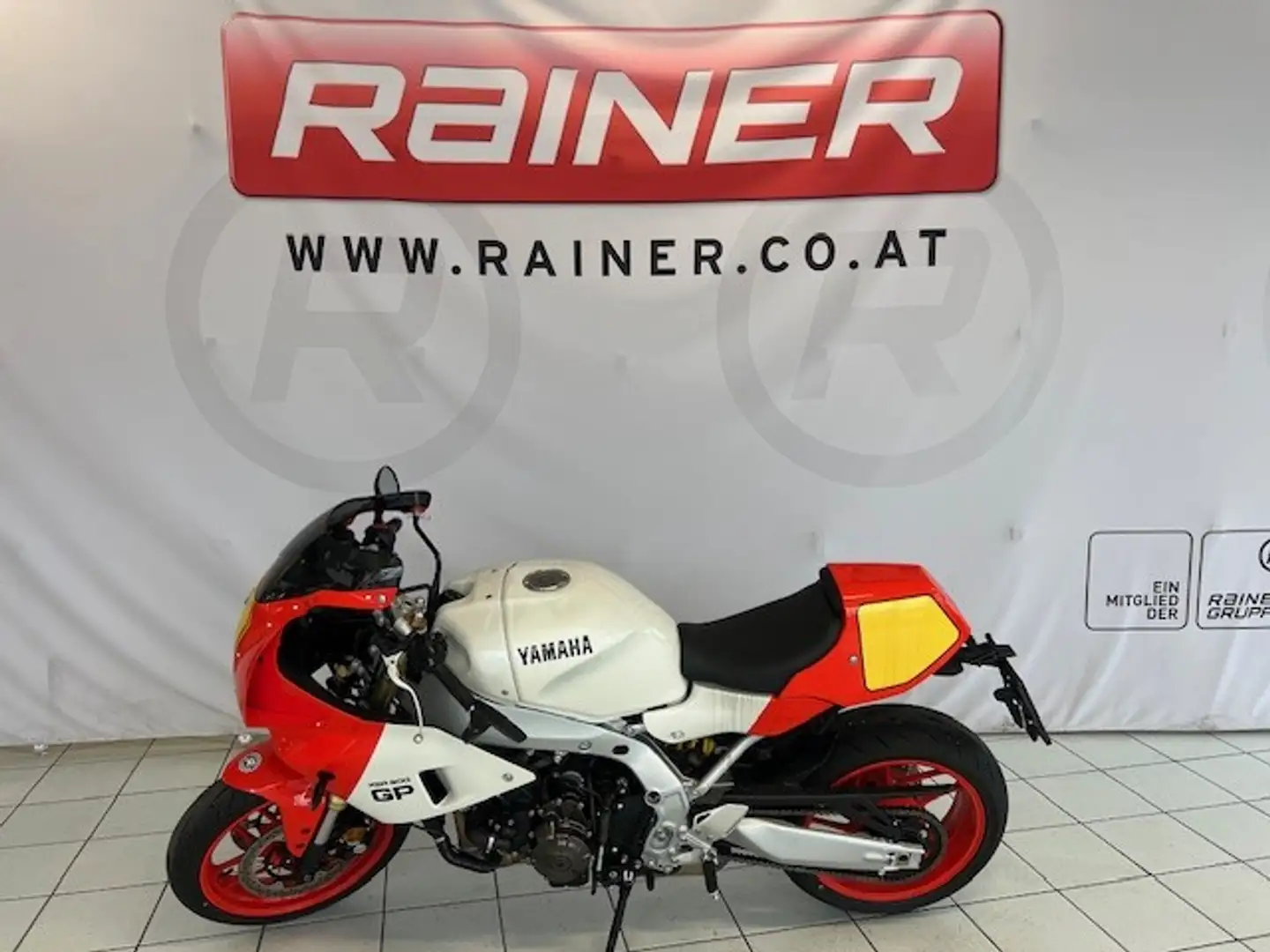 Yamaha XSR900 GP Modell 2024 Blanco - 1