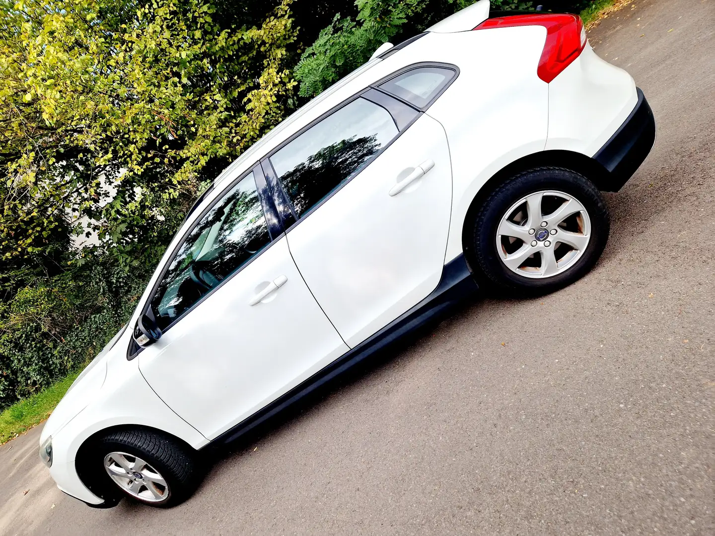 Volvo V40 Cross Country V40 Cross Country D2 Kinetic Kinetic Weiß - 1