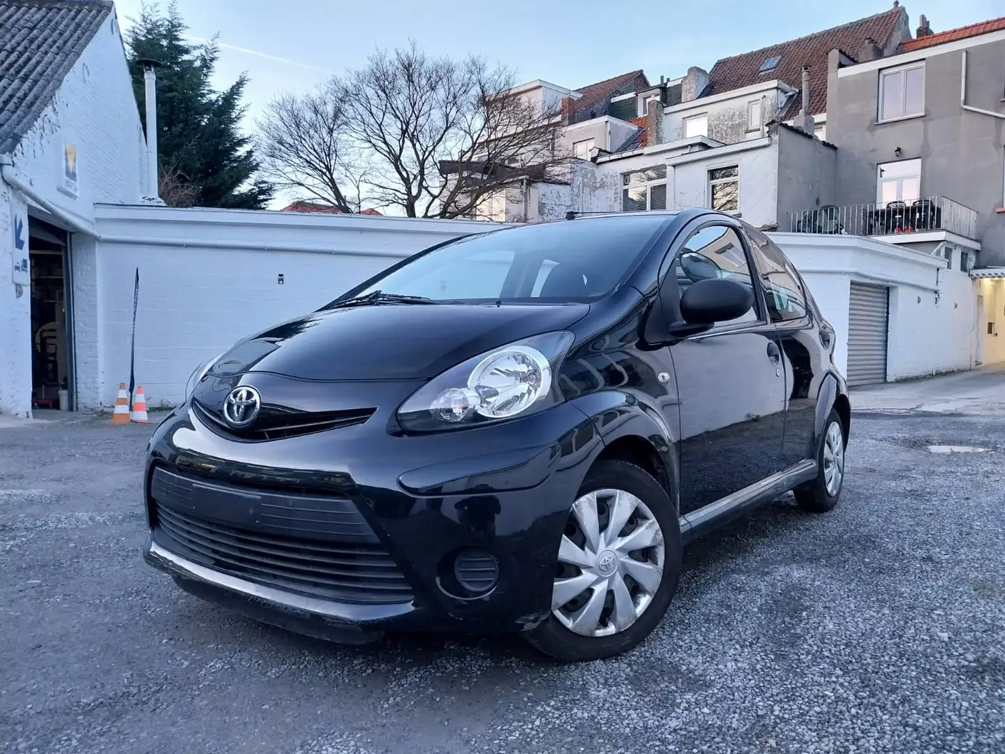 Toyota Aygo 1.0i Active * GPS * Capt.Ar.*172 € x 42 mois * Blauw - 1