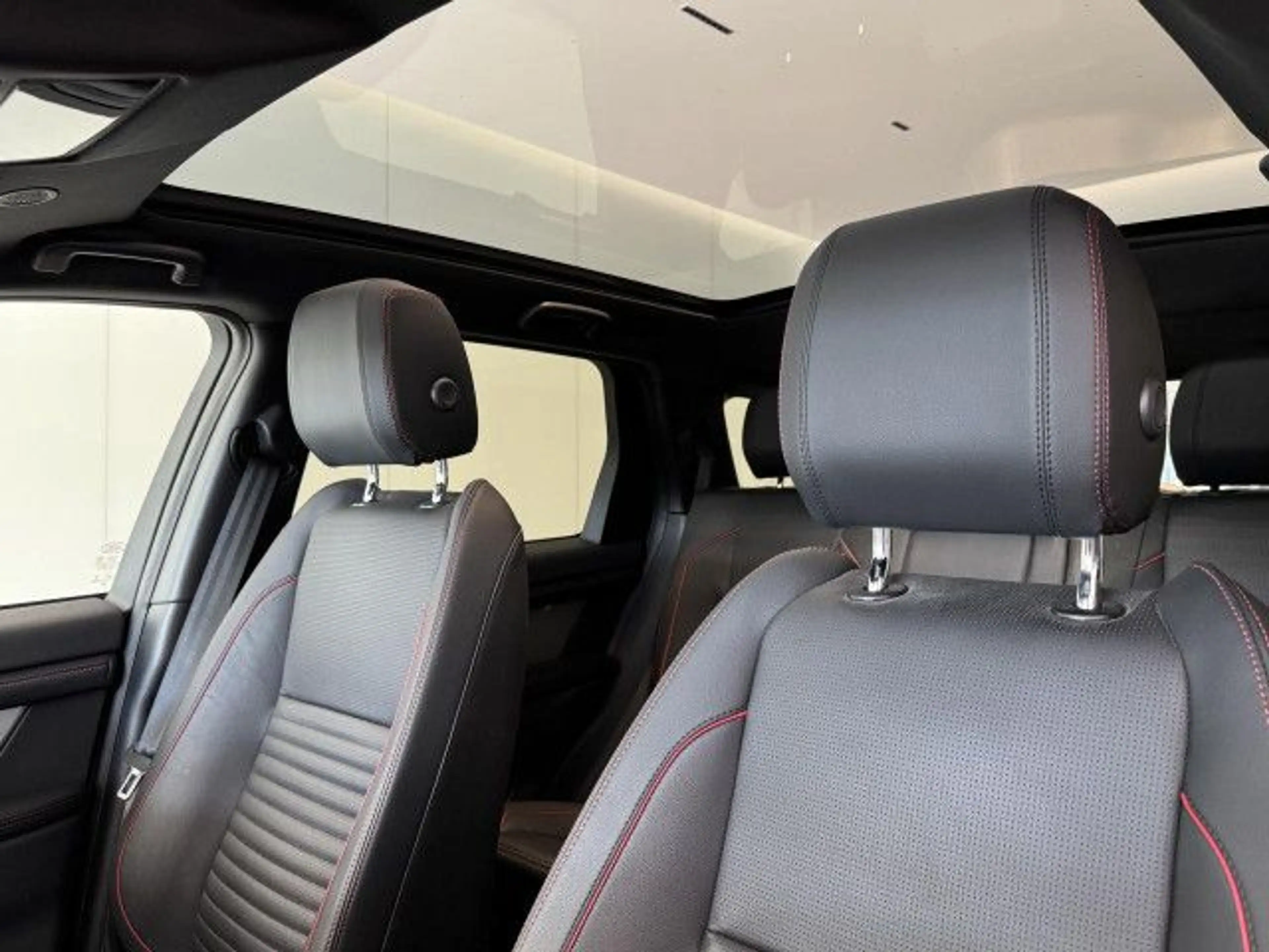 Land Rover Discovery Sport P300e R-Dyn SE Panoramadach Navi — photo 12