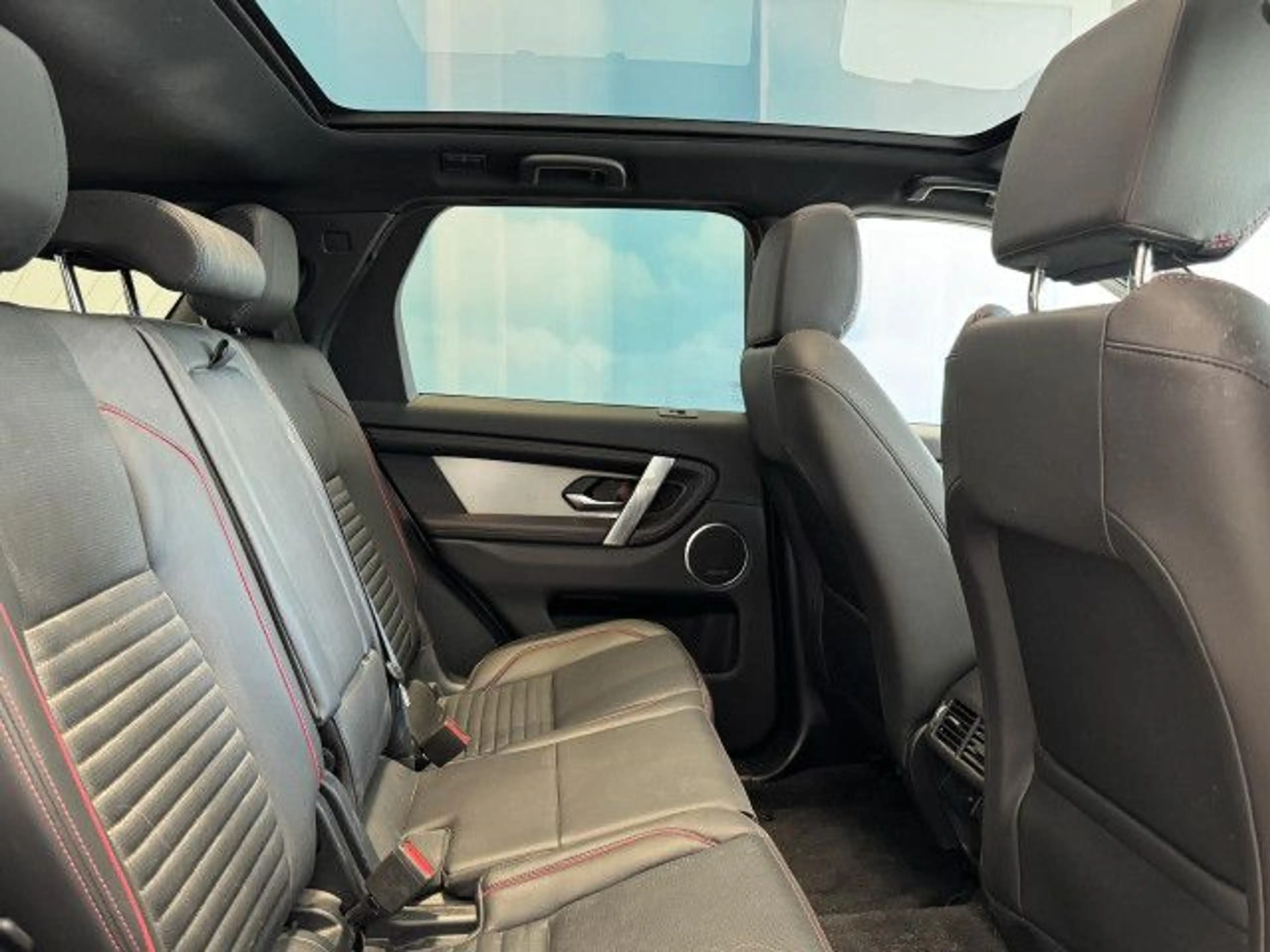 Land Rover Discovery Sport P300e R-Dyn SE Panoramadach Navi — photo 6