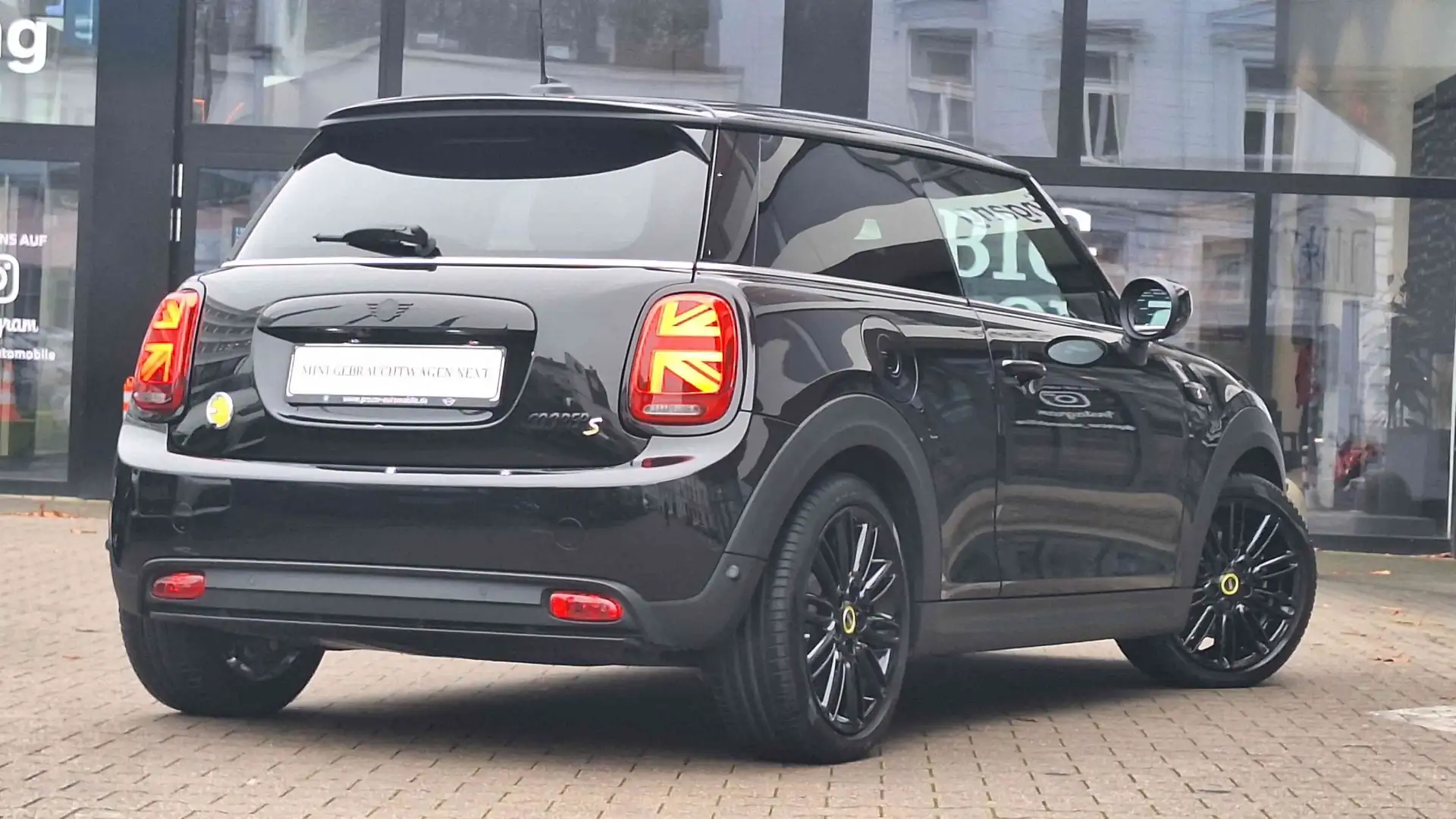 MINI Cooper SE 3-Türer LED DA PA RFK HuD Pano H/K Schwarz - 2