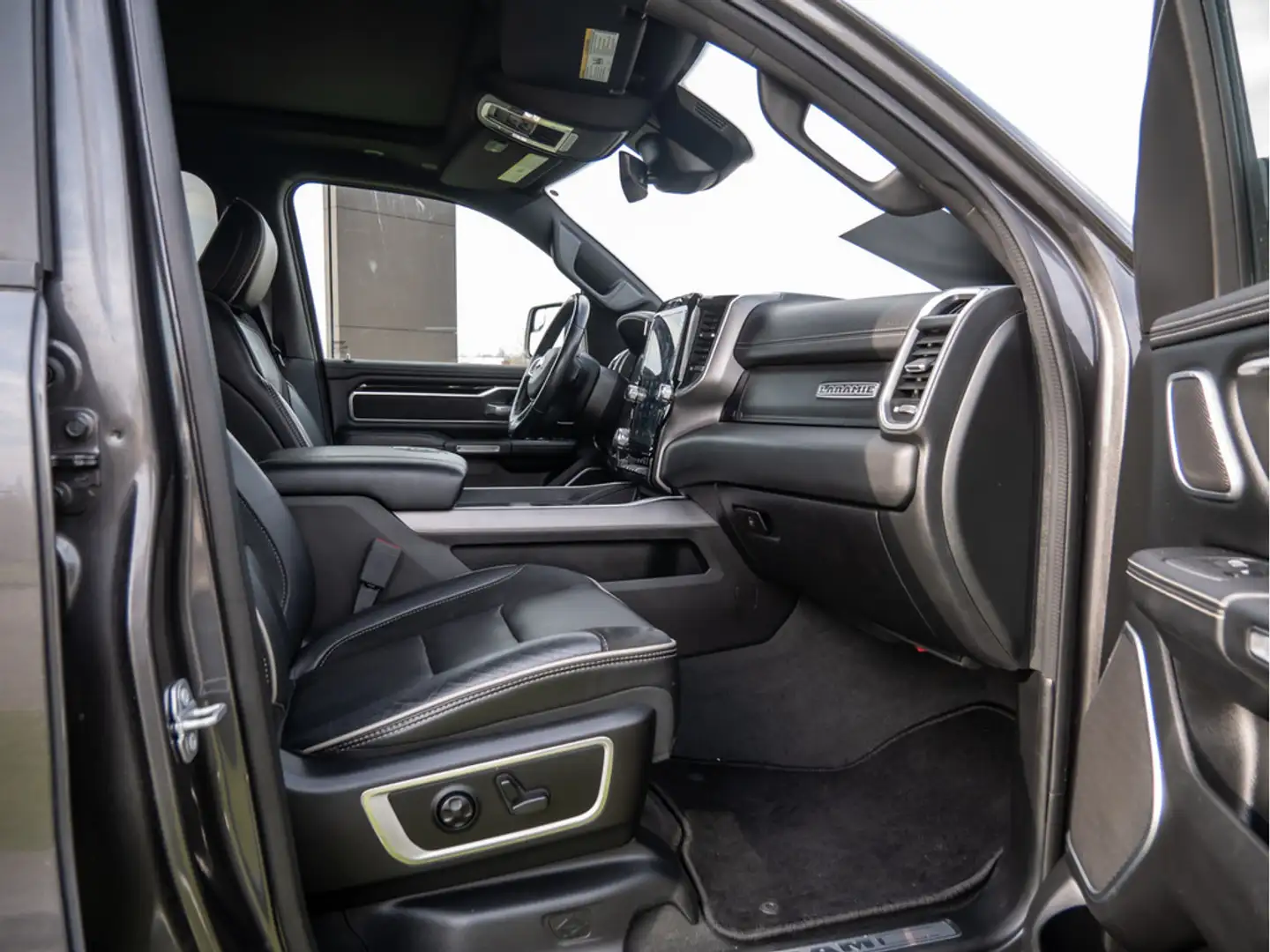 Dodge RAM , 4x4 Laramie, Pickup Schwarz - 2