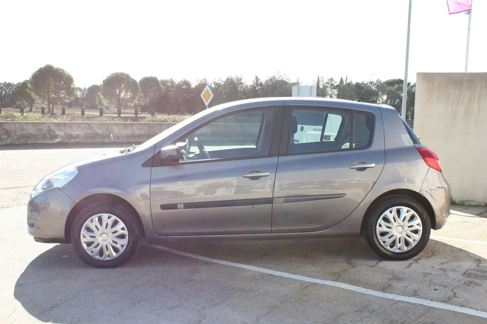 Renault Clio 1.2 16V 75CH ZEN 5P Gris - 2