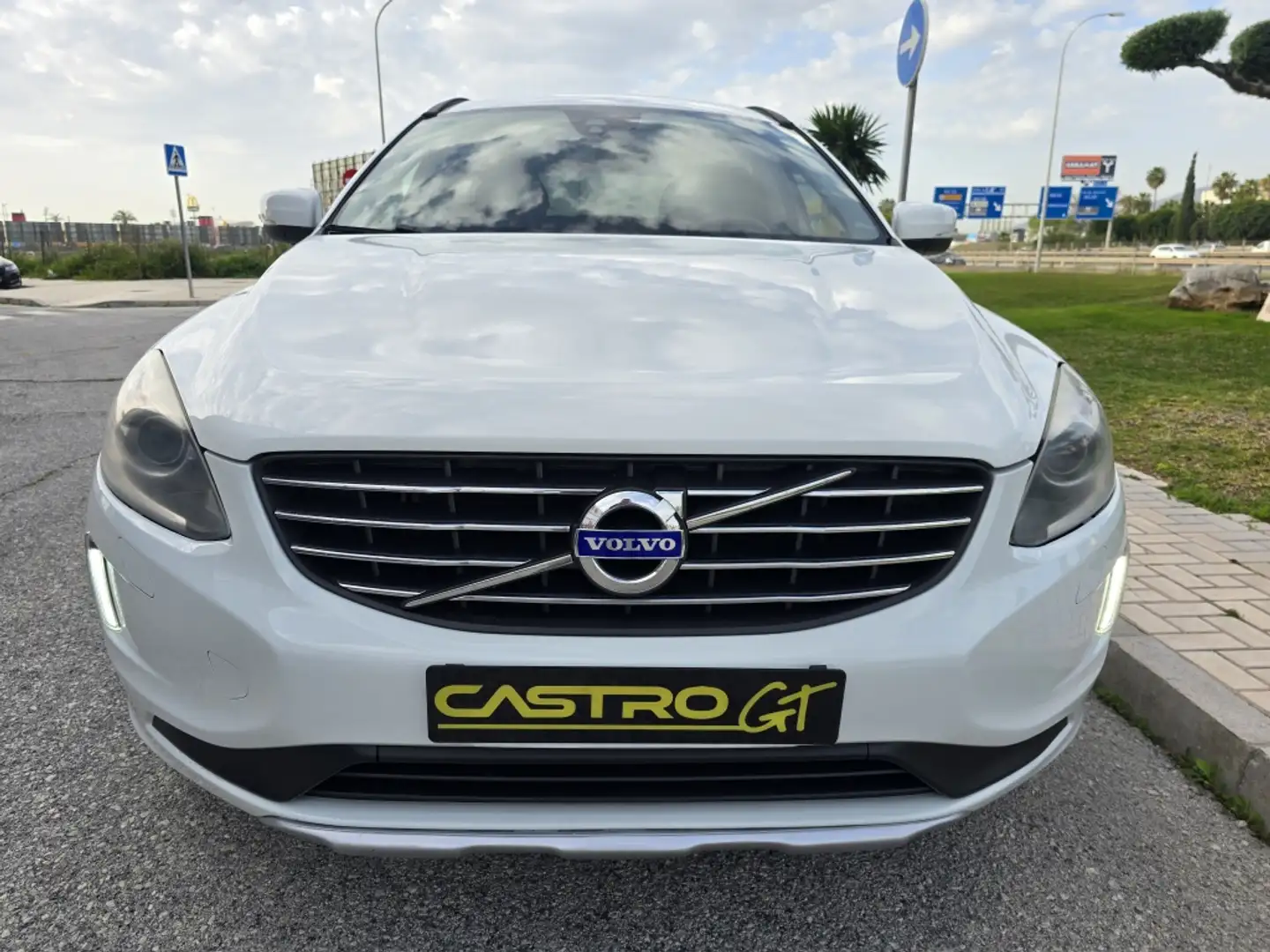 Volvo XC60 D3 Kinetic 136 Blanco - 2