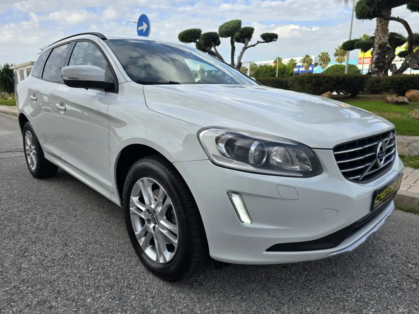Volvo XC60 D3 Kinetic 136 Blanco - 1