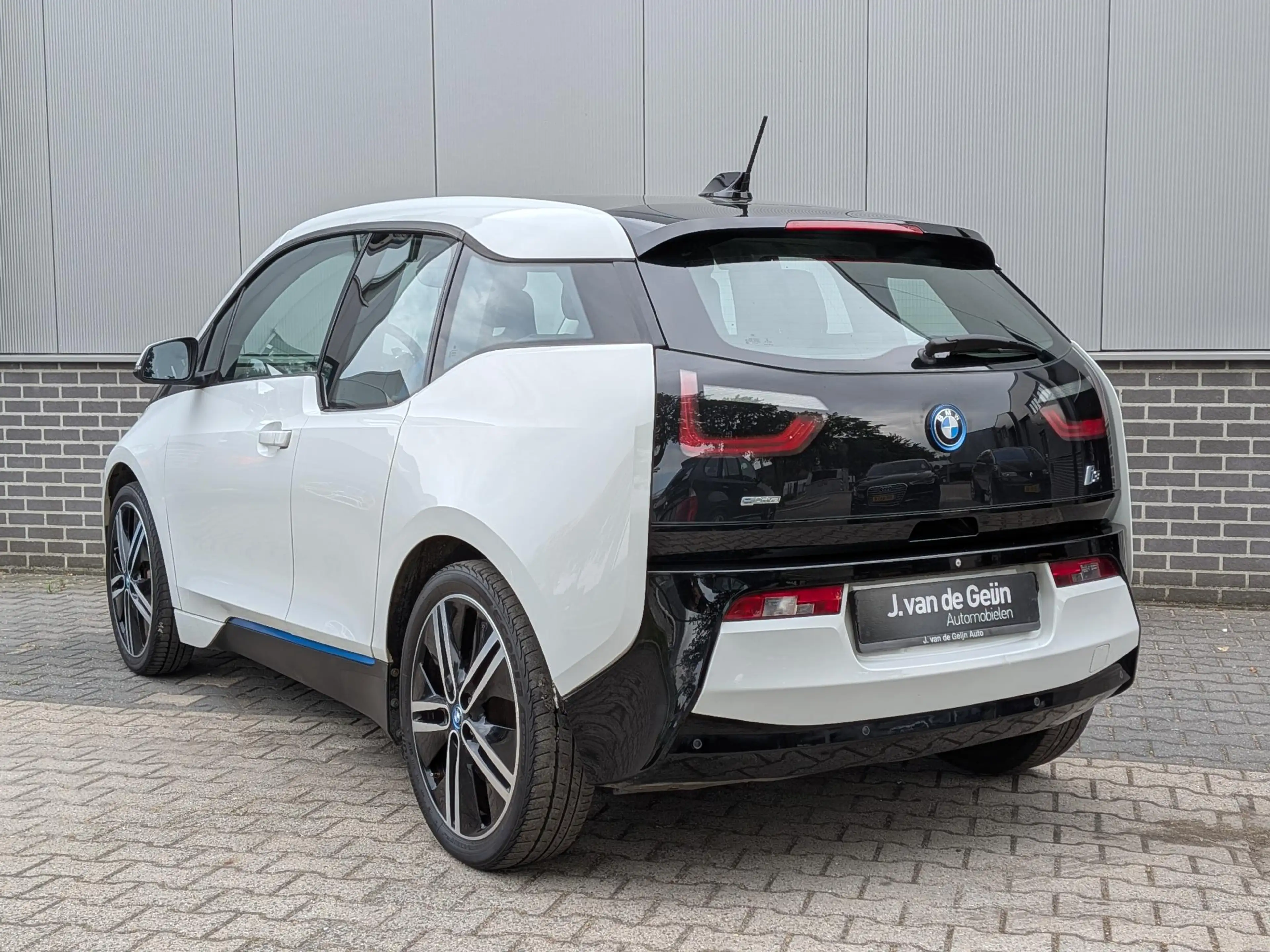 BMW i3 Range Extender | Parkingpack | Airco | 20" | Sluit — photo 19