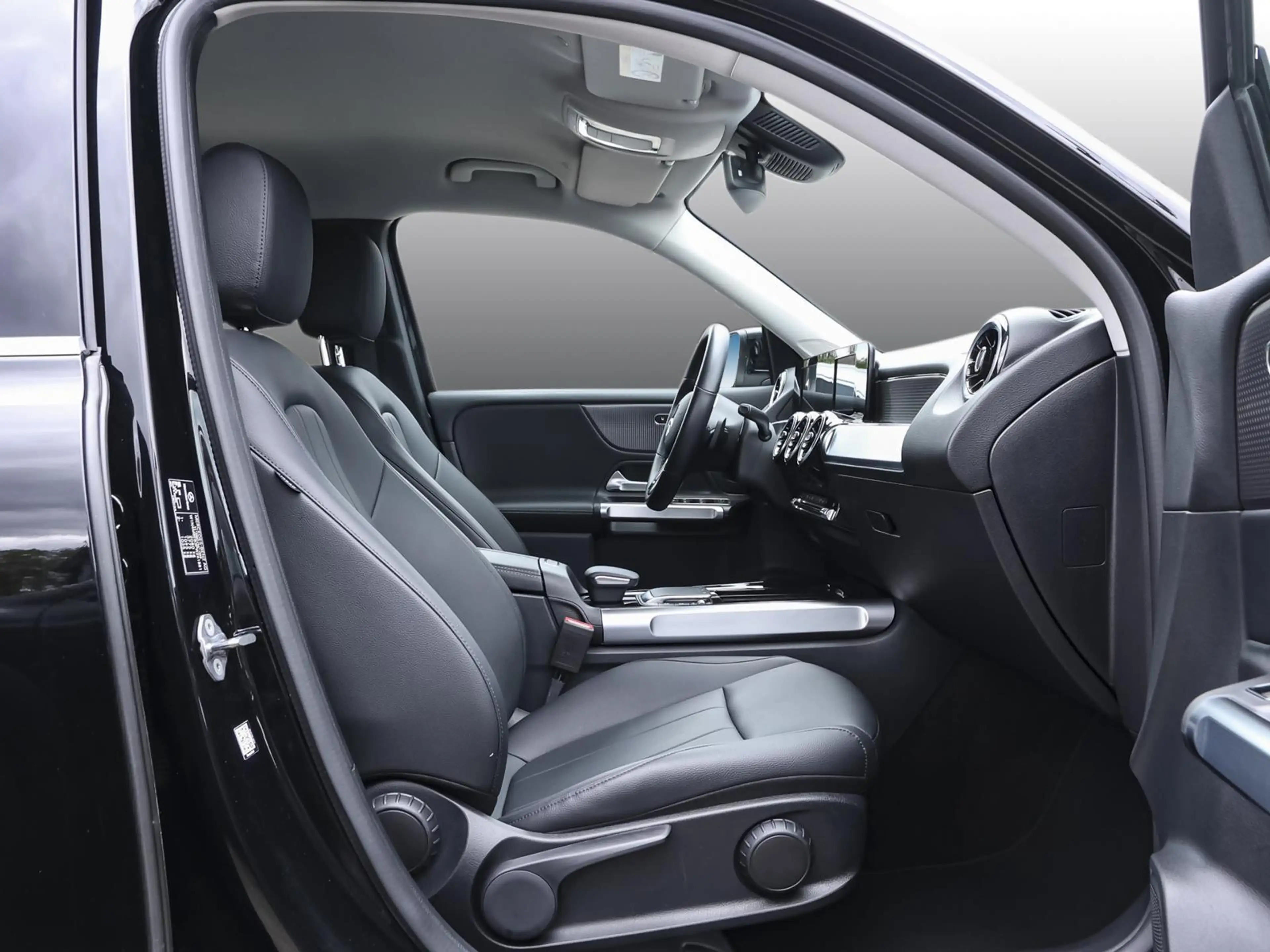 Mercedes-Benz GLB 180 Progressive LEDER NAVI KAMERA — photo 3