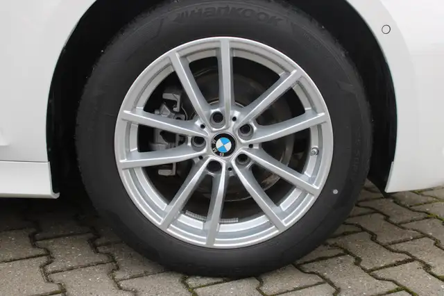 BMW 3 Series view 6