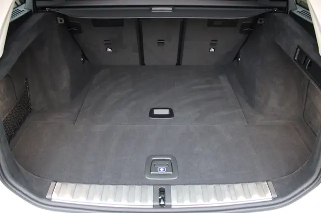BMW 3 Series view 13