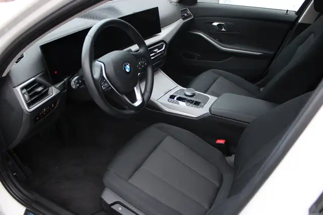 BMW 3 Series view 7