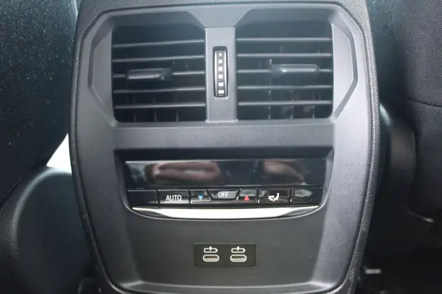 BMW 3 Series view 11