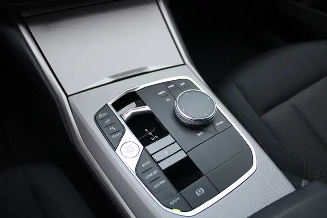 BMW 3 Series view 8