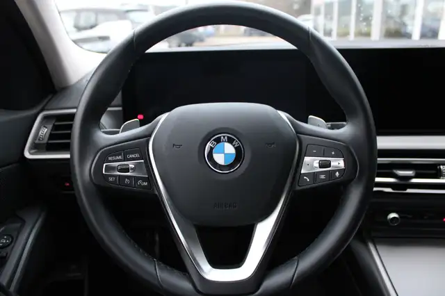 BMW 3 Series view 9