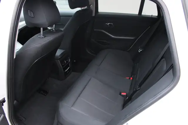 BMW 3 Series view 12