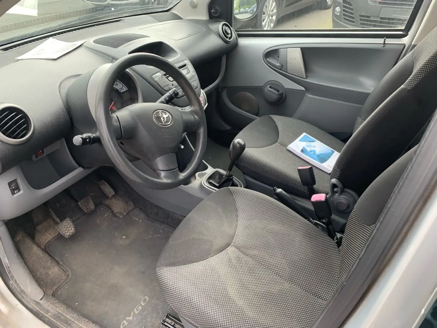 Toyota Aygo 1.0i VVT-i airco Gris - 2
