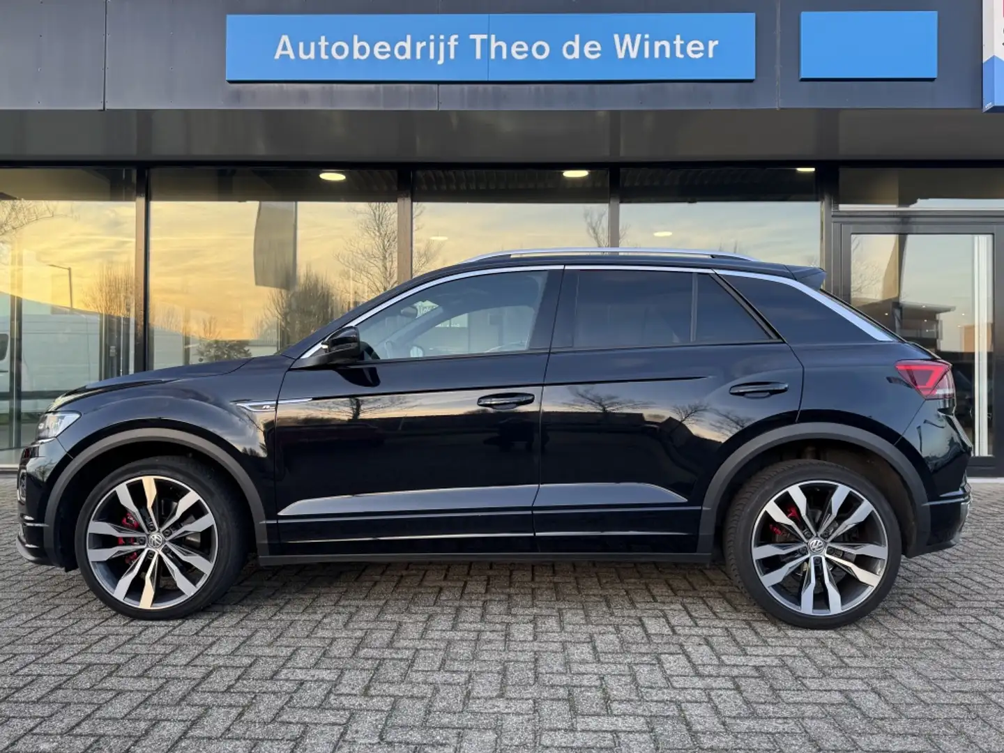 Volkswagen T-Roc 1.5 TSI Sport Business R-line | Keyless | Virtual Zwart - 2