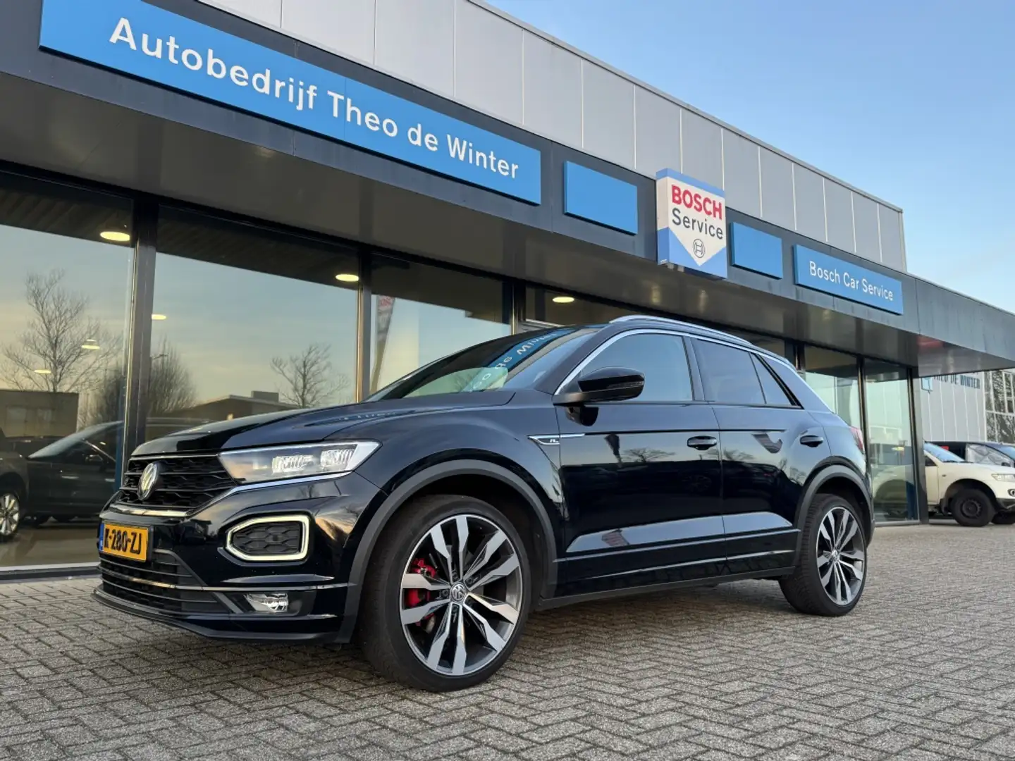 Volkswagen T-Roc 1.5 TSI Sport Business R-line | Keyless | Virtual Zwart - 1