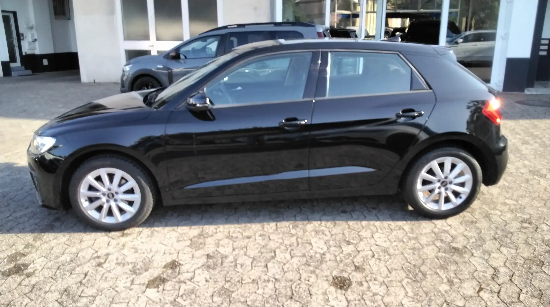 Audi A1 30 TFSI DSG LED TEMPOMAT VIRTUELL Schwarz - 2