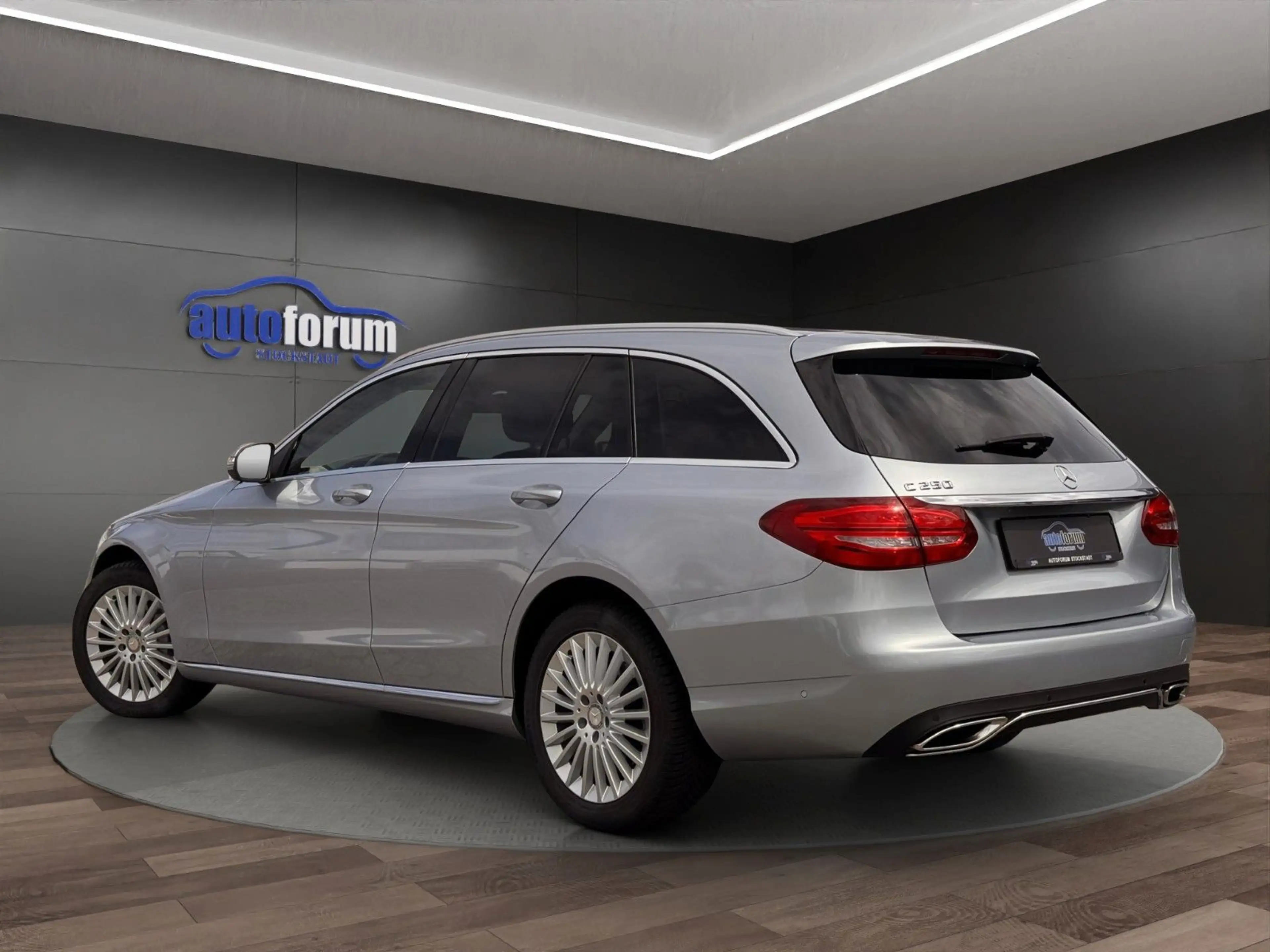 Mercedes-Benz C 250 T Avantgarde LED°NAVI°KAMERA°SHZ°PDC — photo 4