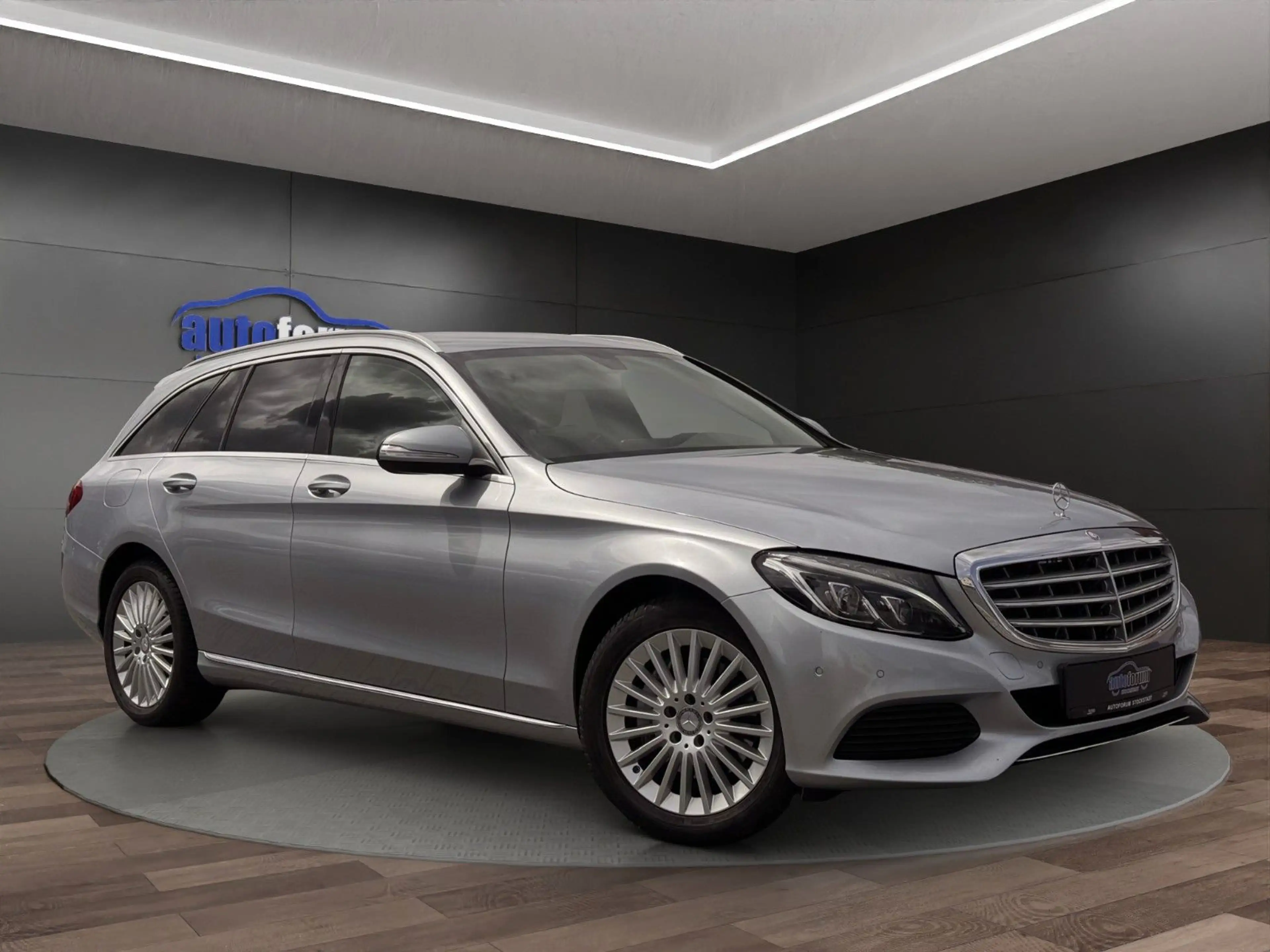 Mercedes-Benz C 250 T Avantgarde LED°NAVI°KAMERA°SHZ°PDC — photo 3