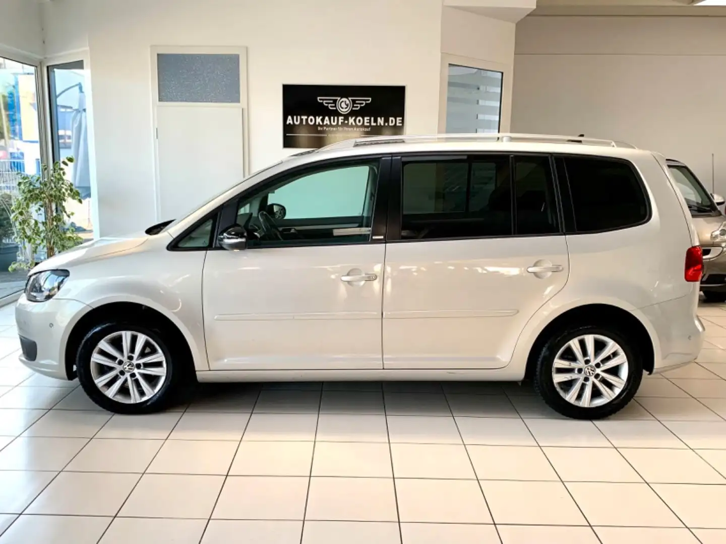 Volkswagen Touran 1,6 TDI Style BMT/ Navi/Klima/Alus Zilver - 1