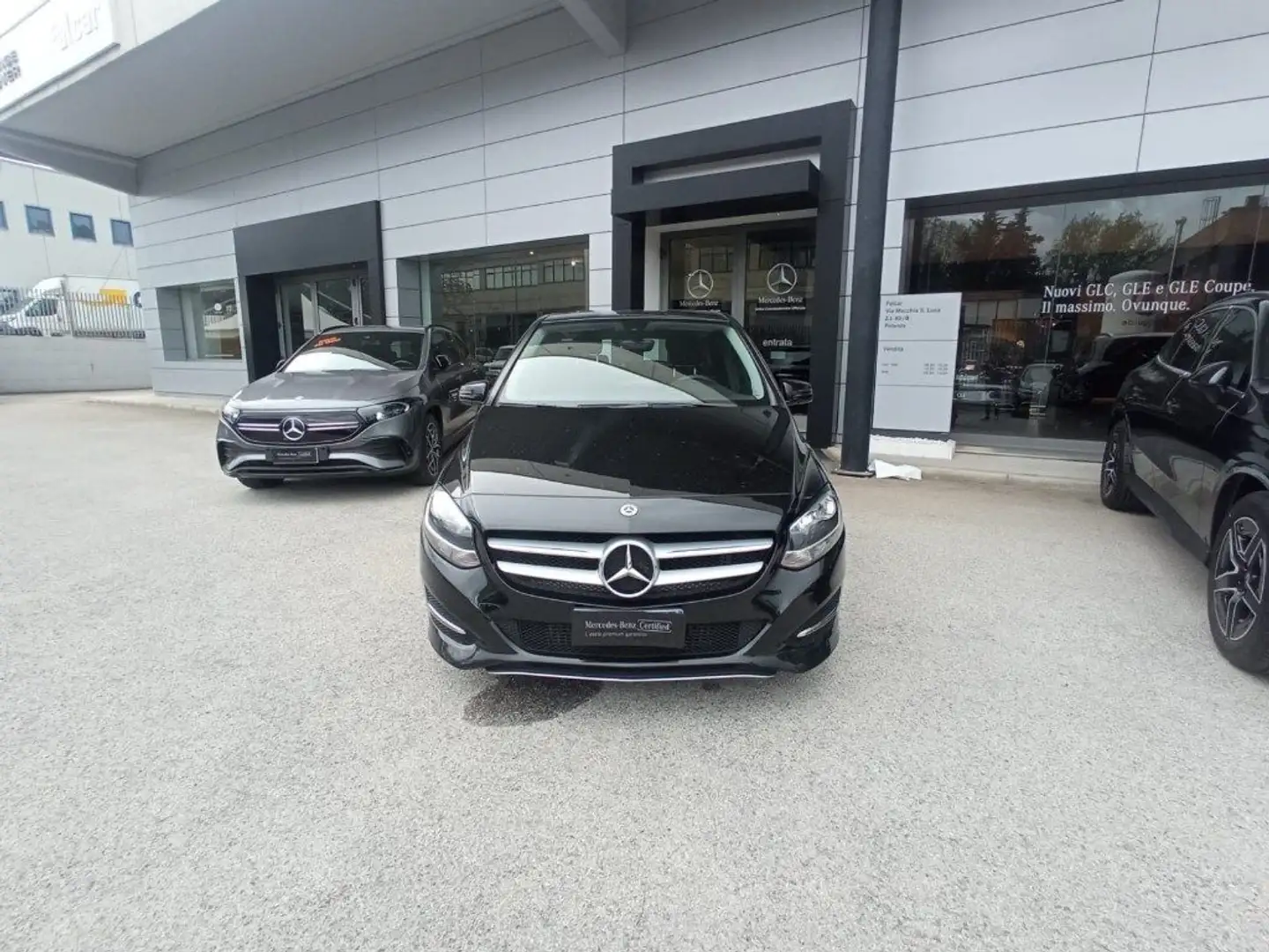 Mercedes-Benz B 180 d blueEFFICIENCY Sports Schwarz - 2
