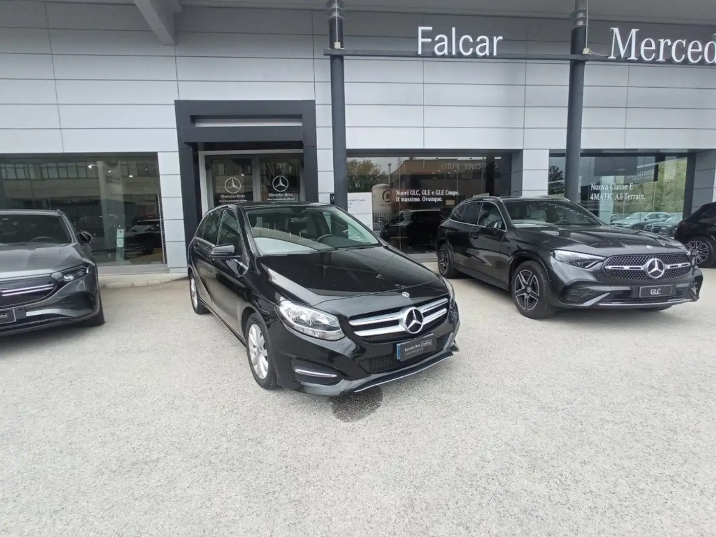 Mercedes-Benz B 180 d blueEFFICIENCY Sports Schwarz - 1