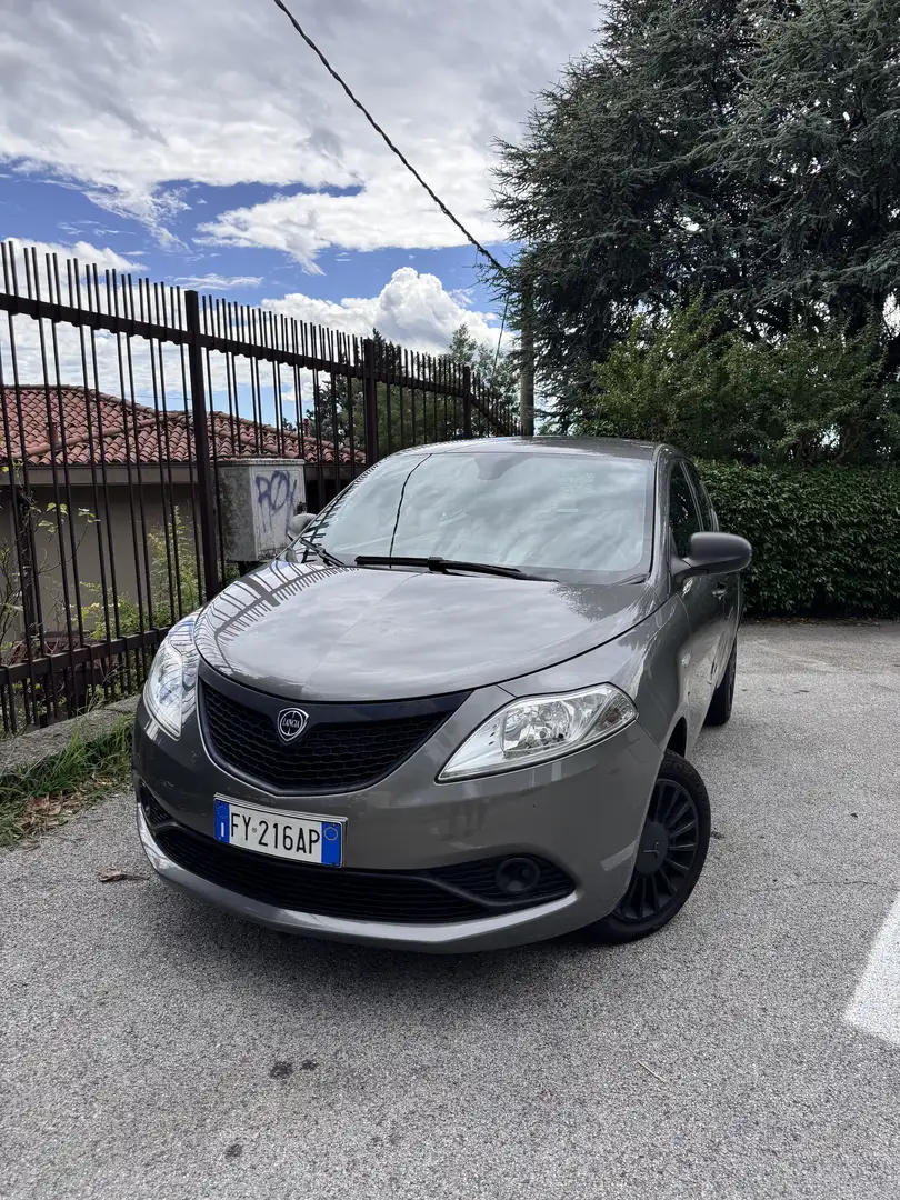 Lancia Ypsilon 1.2 Silver ecochic Gpl 69cv - 1