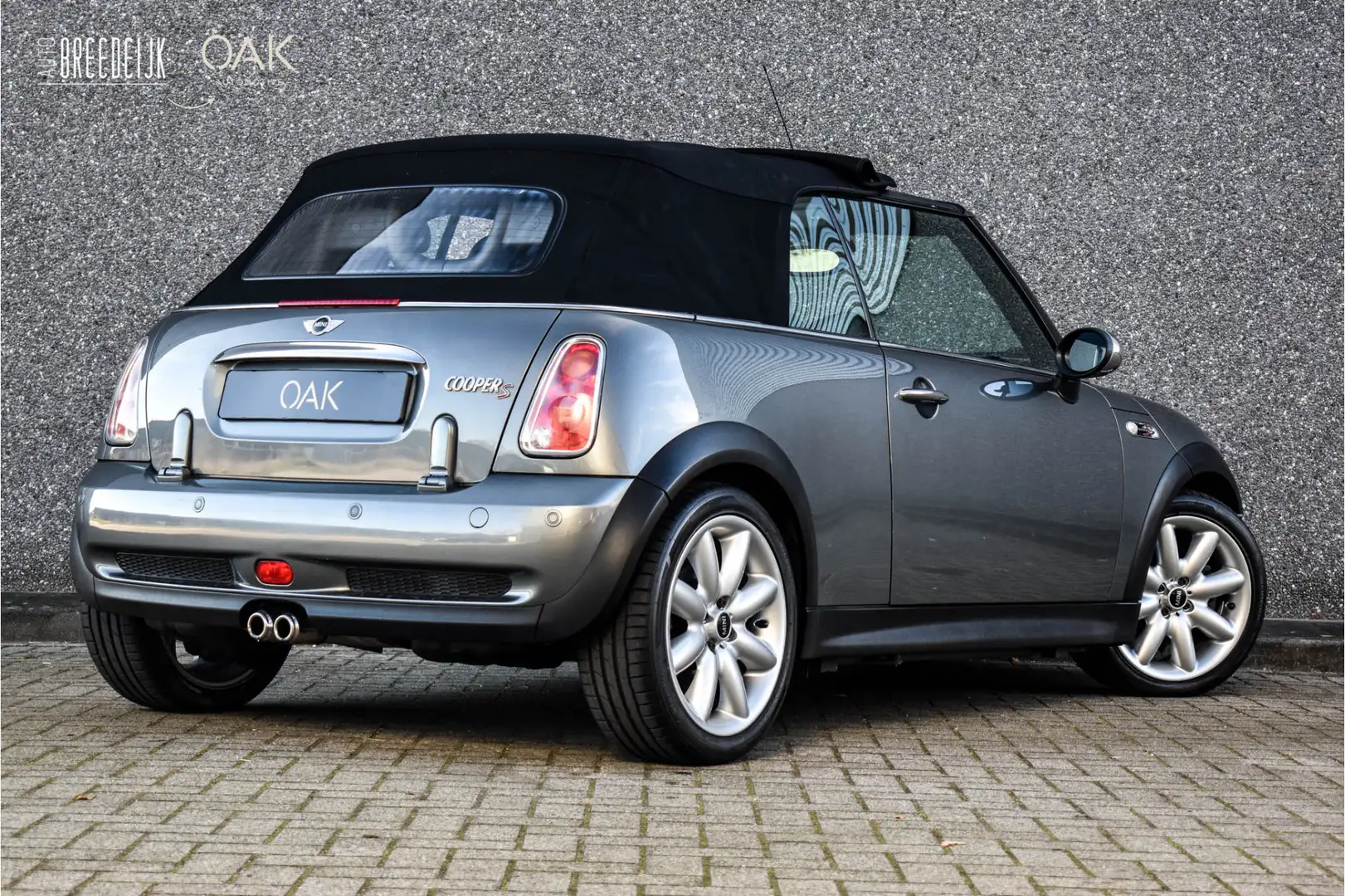 MINI Cooper S Cabrio 1.6 Aut. | Xenon | Leder | 17"LM | Stoelverwarming Grijs - 2