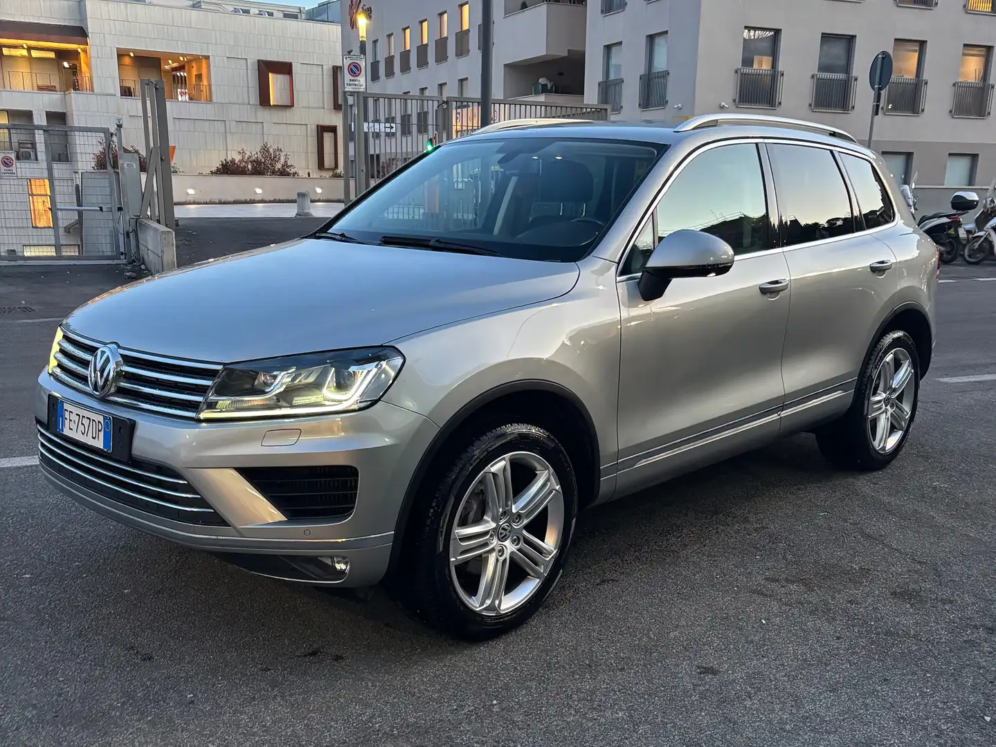 Volkswagen Touareg Touareg II 2015 3.0 V6 tdi 204cv tiptronic Grijs - 1