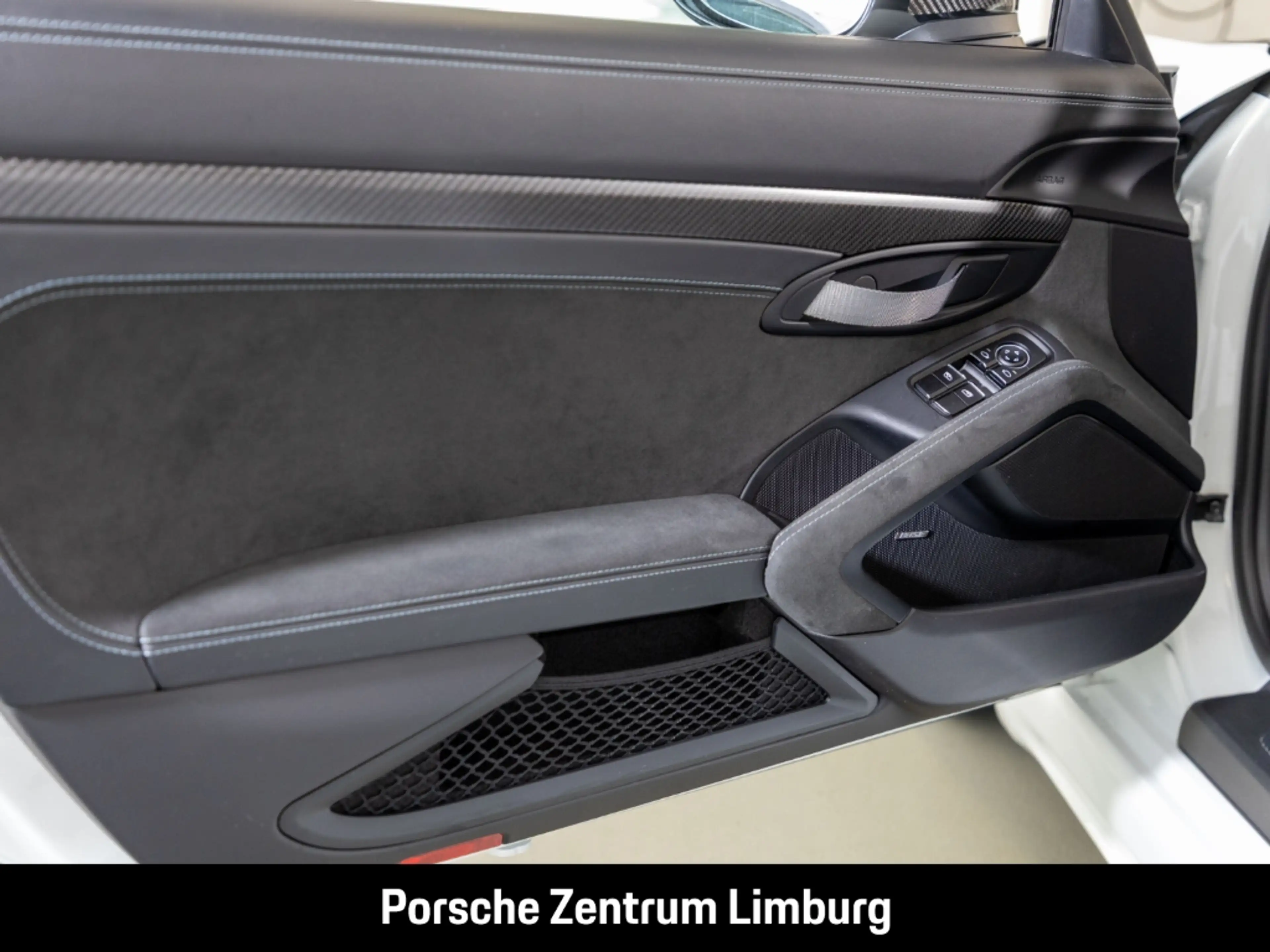 Porsche 718 Spyder RS — photo 15