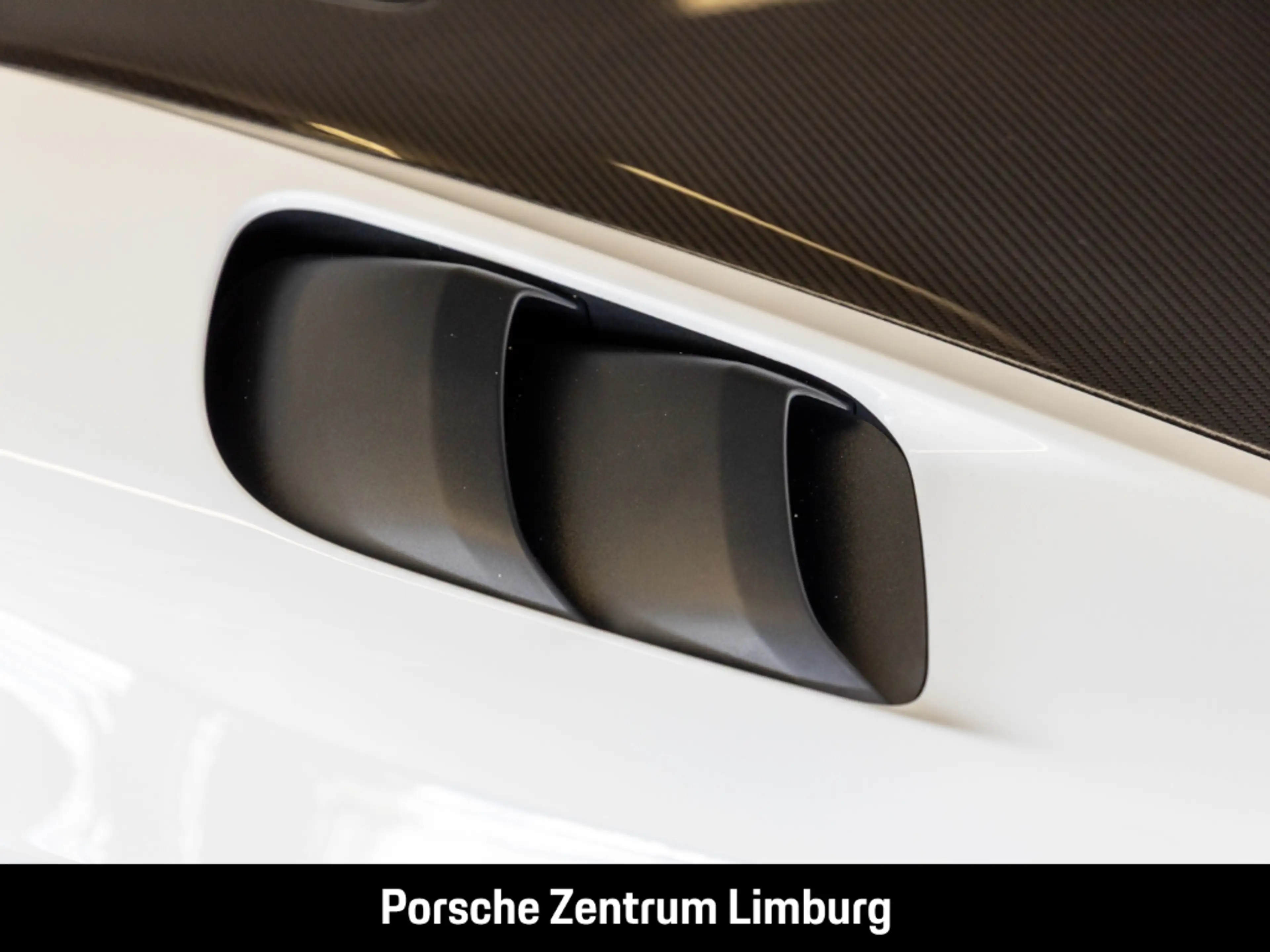 Porsche 718 Spyder RS — photo 9