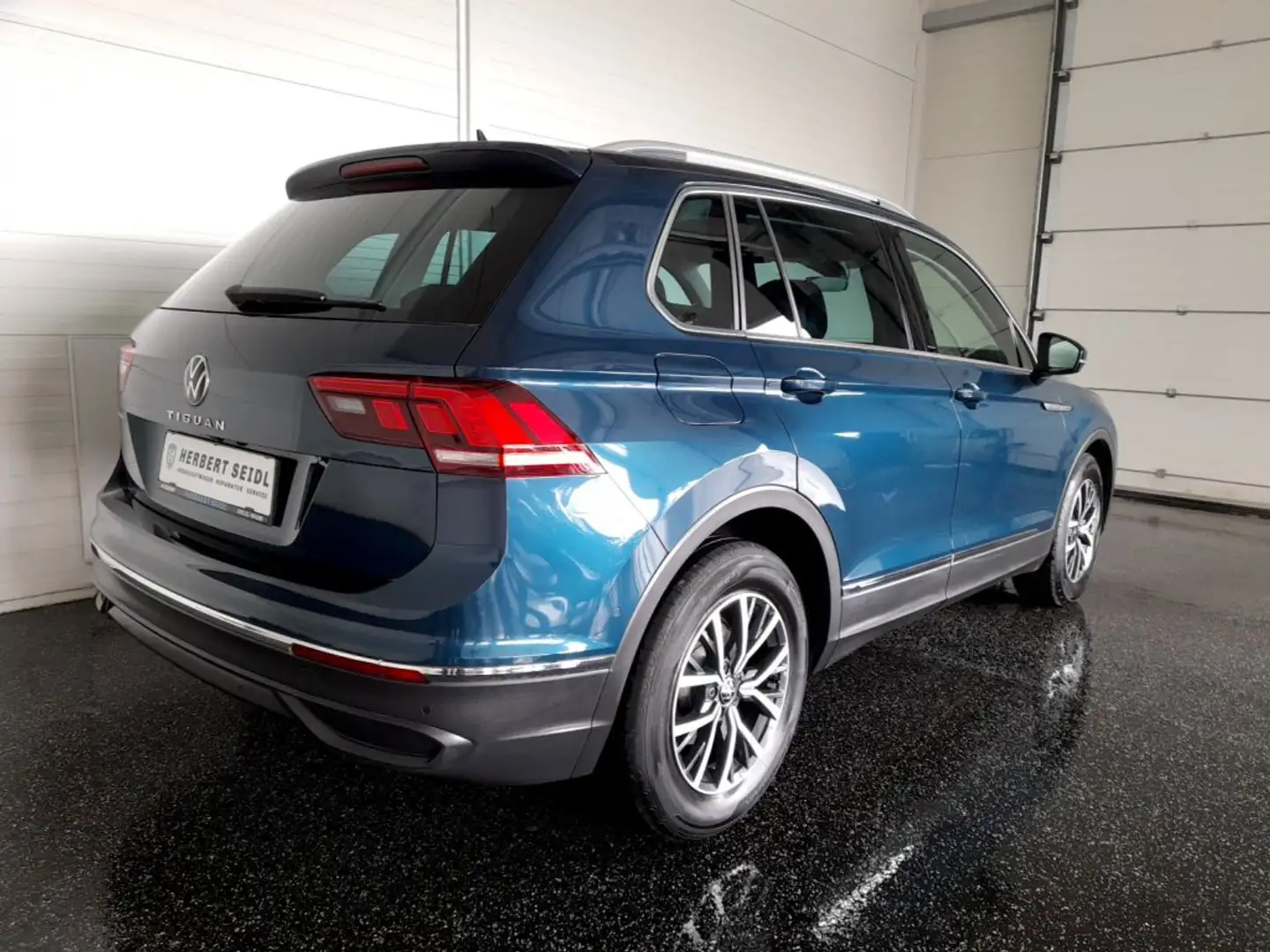 Volkswagen Tiguan LIFE 2,0 TDI DSG *MATRIX LED / 18 ZOLL / HEAD-UP / NAVI / KAMERA / ACC / E-KLAPPE* Blau - 2