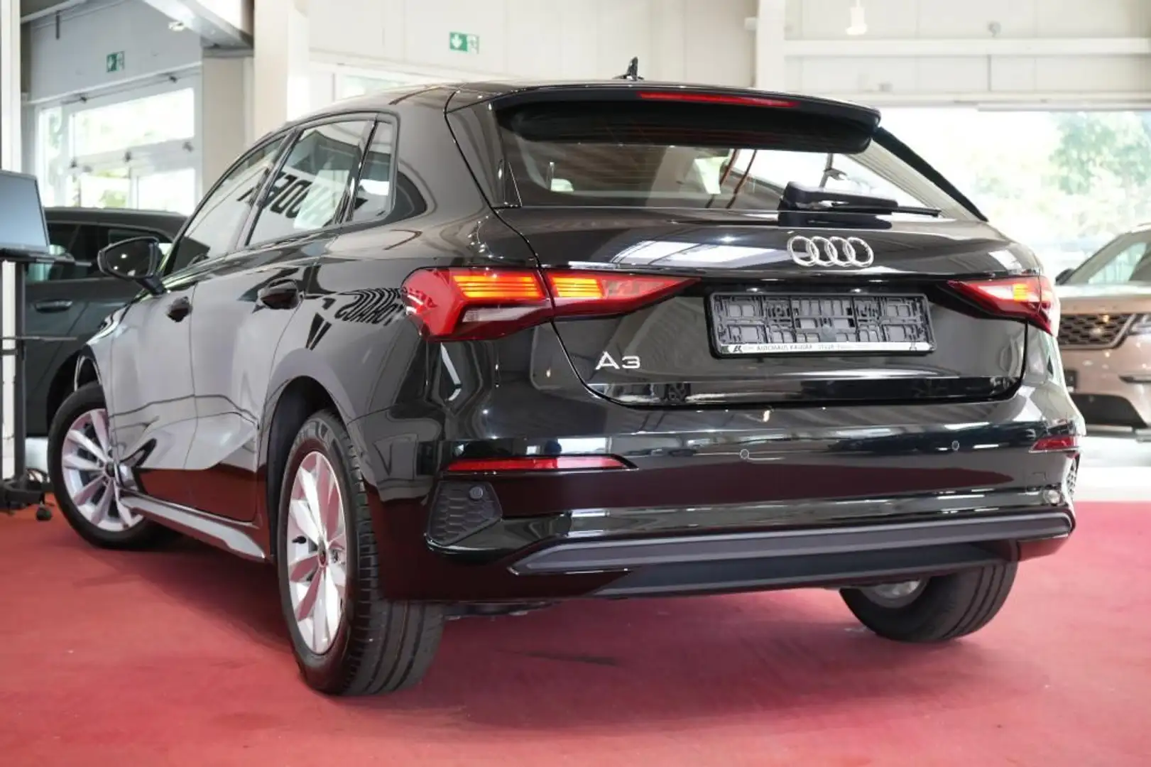 Audi A3 35 TFSI Sportback *Virtual*LED* Noir - 2