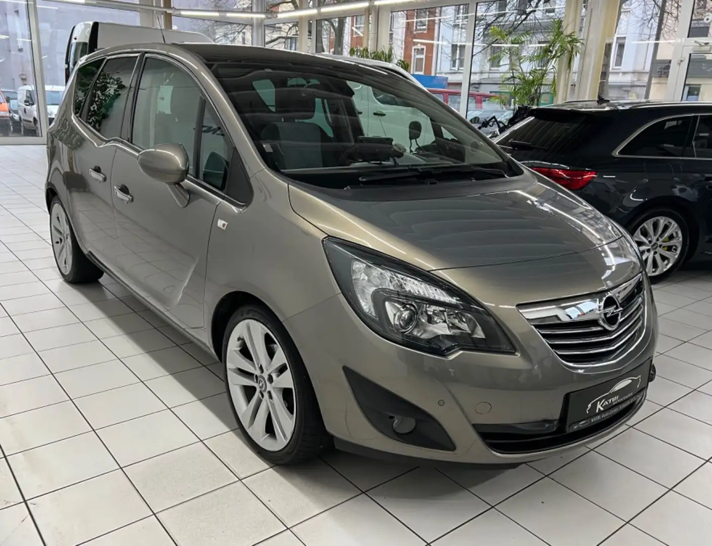 Opel Meriva B Innovation 1.4 Panorama Kamera HU neu Brun - 2