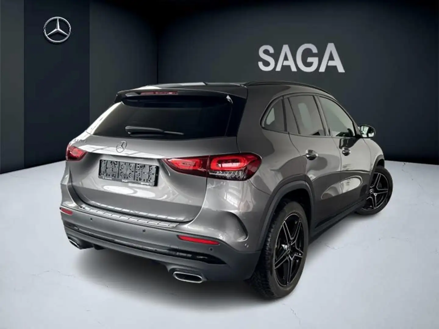 Mercedes-Benz GLA 180 d AMG Pack Night Toit Pano Gris - 2