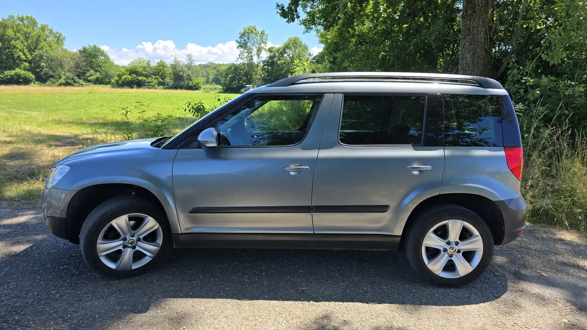 Skoda Yeti Experience 4x4 1.8 TSI Grau - 2