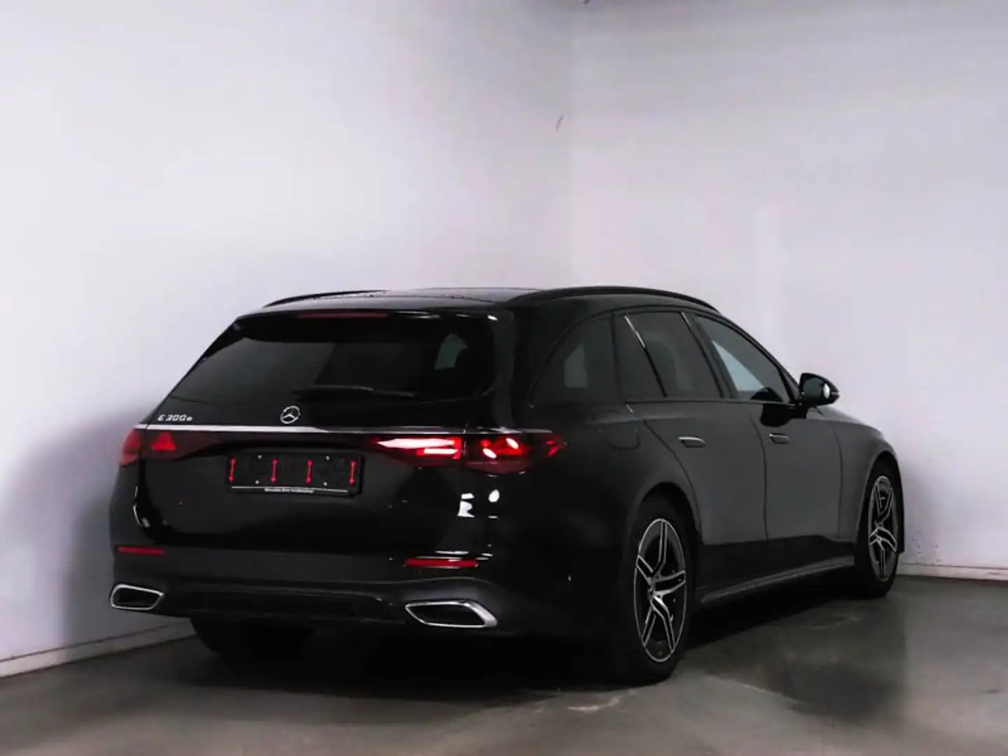 Mercedes-Benz E 300 E 300e T : AMG-Line | TREKHAAK | KEYLESS-GO Noir - 2