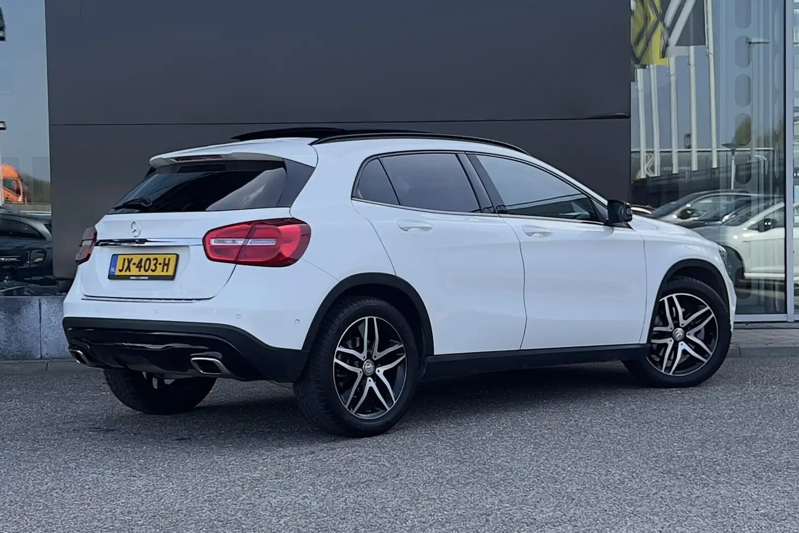 Mercedes-Benz GLA 250 GLA Automaat Urban Line | Nightpakket | Bi-Xenon | Wit - 2