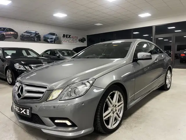 Mercedes-Benz E 220 COUPE  CDI*Avantgarde*full options*Volant a droite