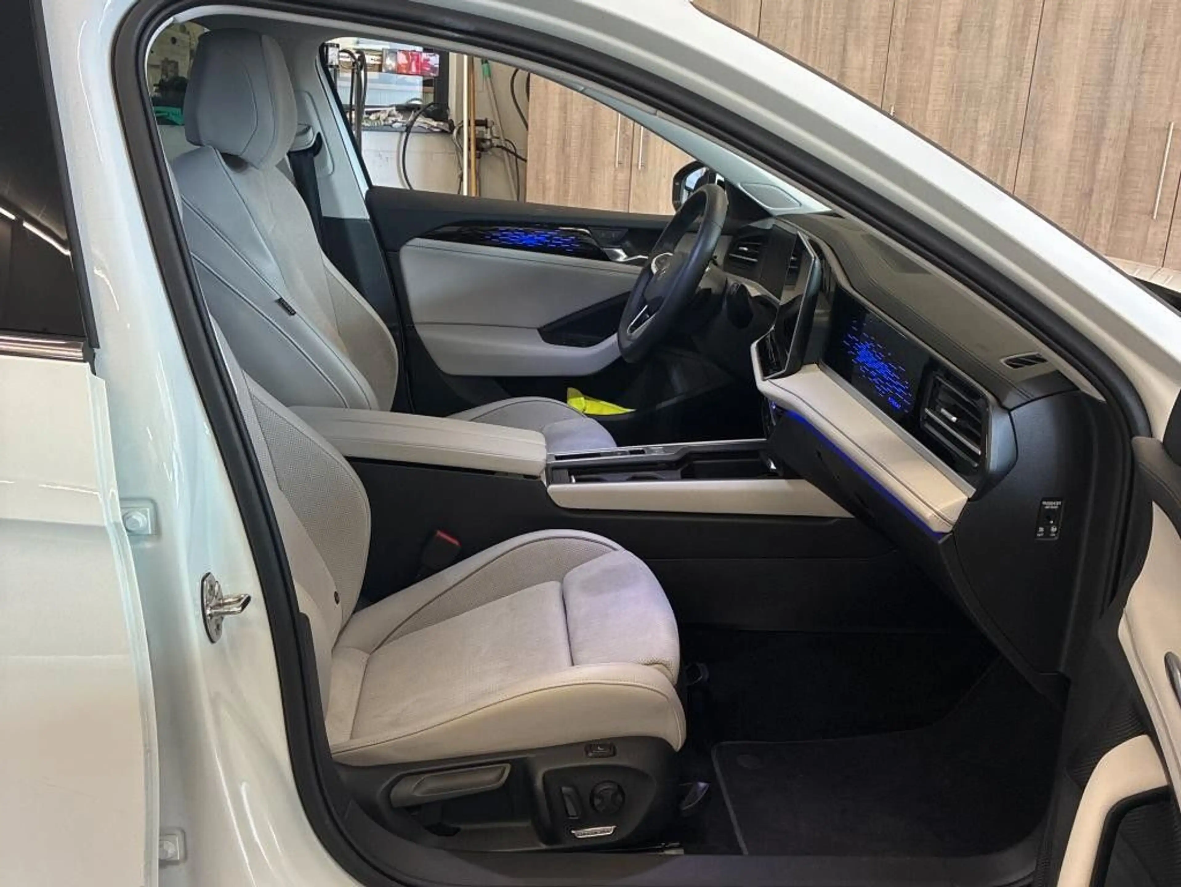 Volkswagen Passat Variant Business 2.0 TDI DSG Navi SHZ ACC — photo 5