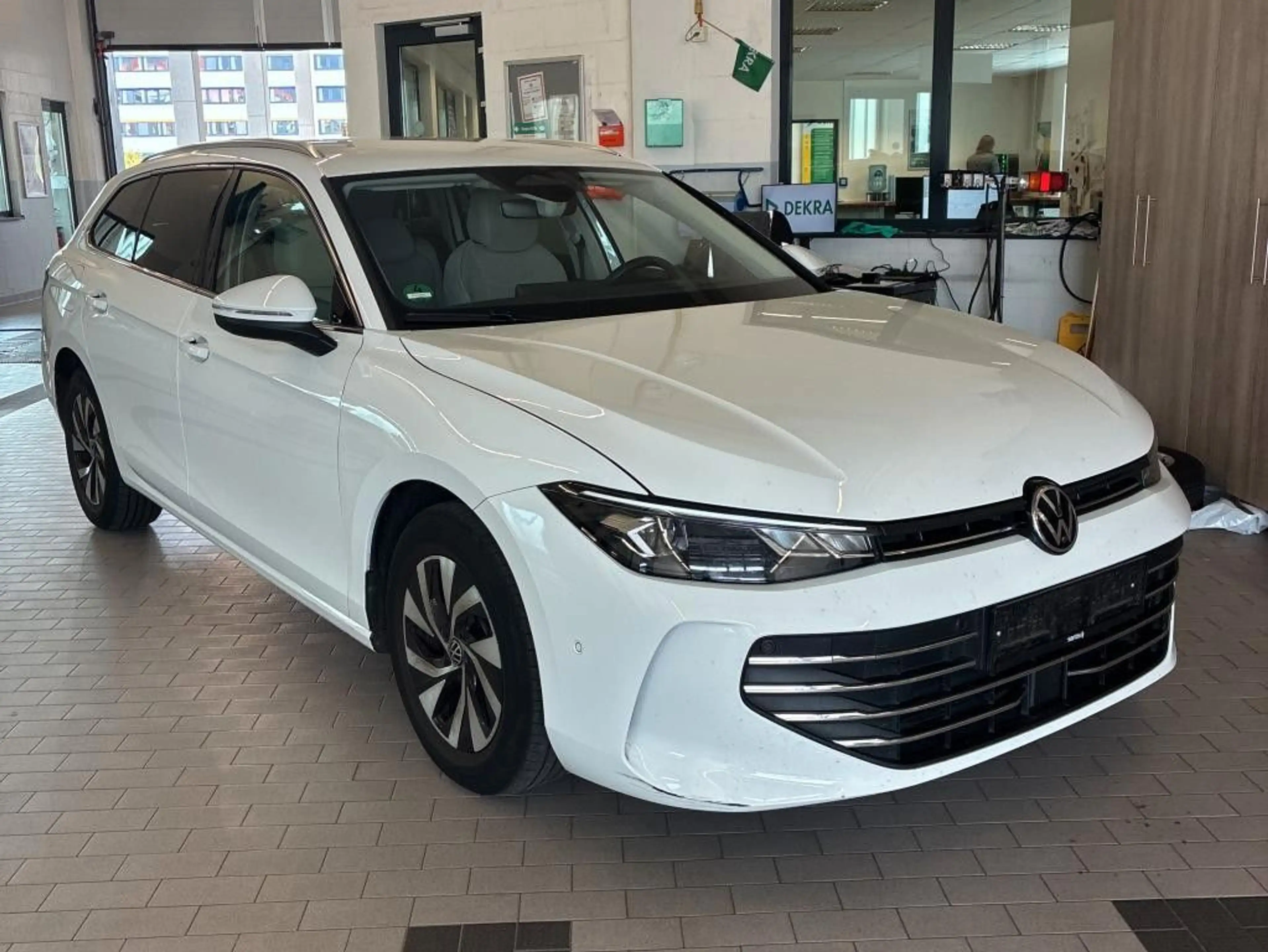 Volkswagen Passat Variant Business 2.0 TDI DSG Navi SHZ ACC — photo 2