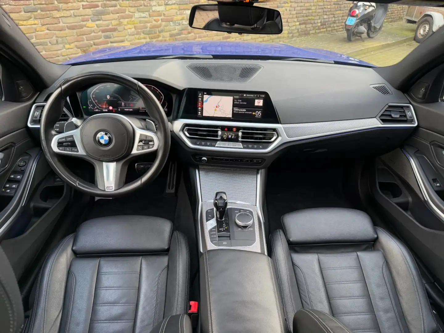 BMW 320 320I M-Sport Panodak 19 INCH Harman/Kardon Leer Blauw - 2