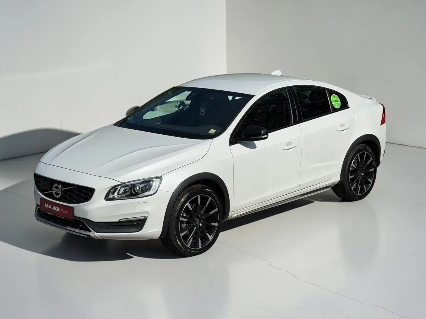 Volvo S60 Cross Country D4 Summum BI-XEN*NAVI*KAM*AHK Weiß - 1