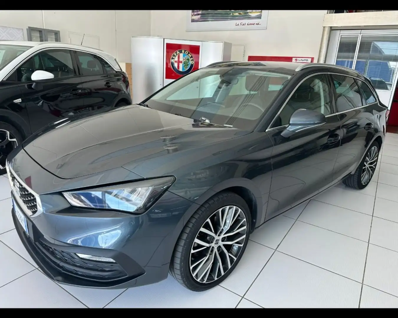 SEAT Leon Sportstourer 1.5 eTSI 150 CV DSG Xcellence Grigio - 2